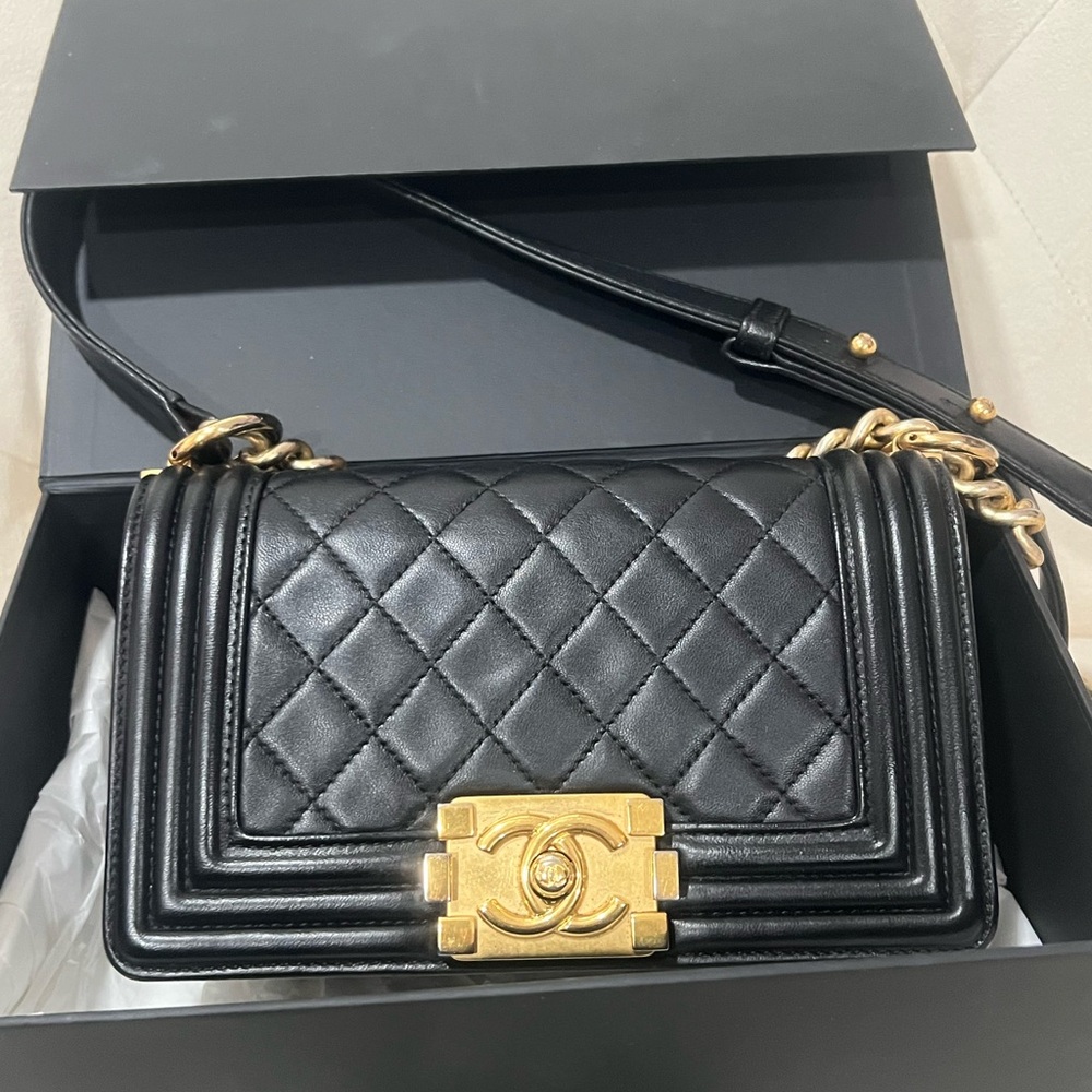 Chanel Small Boy Flap Bag Black Quilted Leather with Gold Chain - Picture 3 of 10